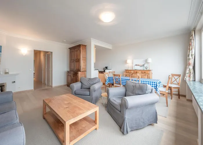 Апартаменты In With Sea Views *